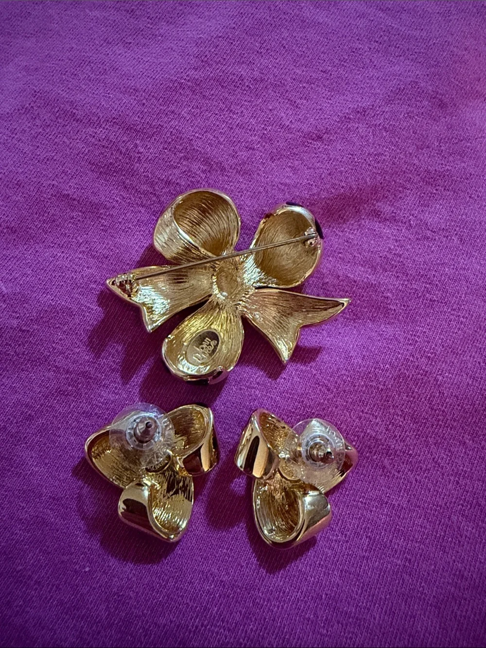 Joan Rivers Vintage Gold Tone and Black Enamel Bow Brooch and Earrings Set